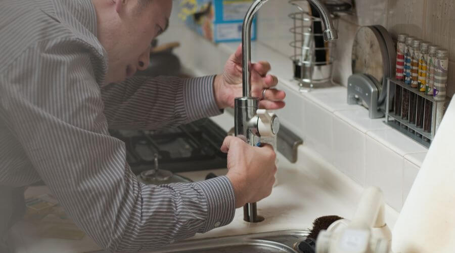Professional clogged toilet repair in Lysite, WY